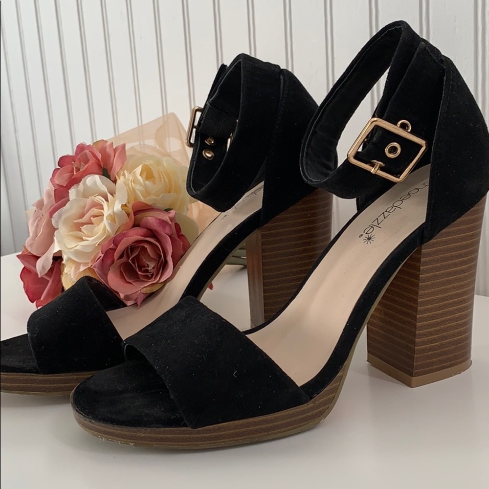☀️Shoe dazzle Platform Heels
